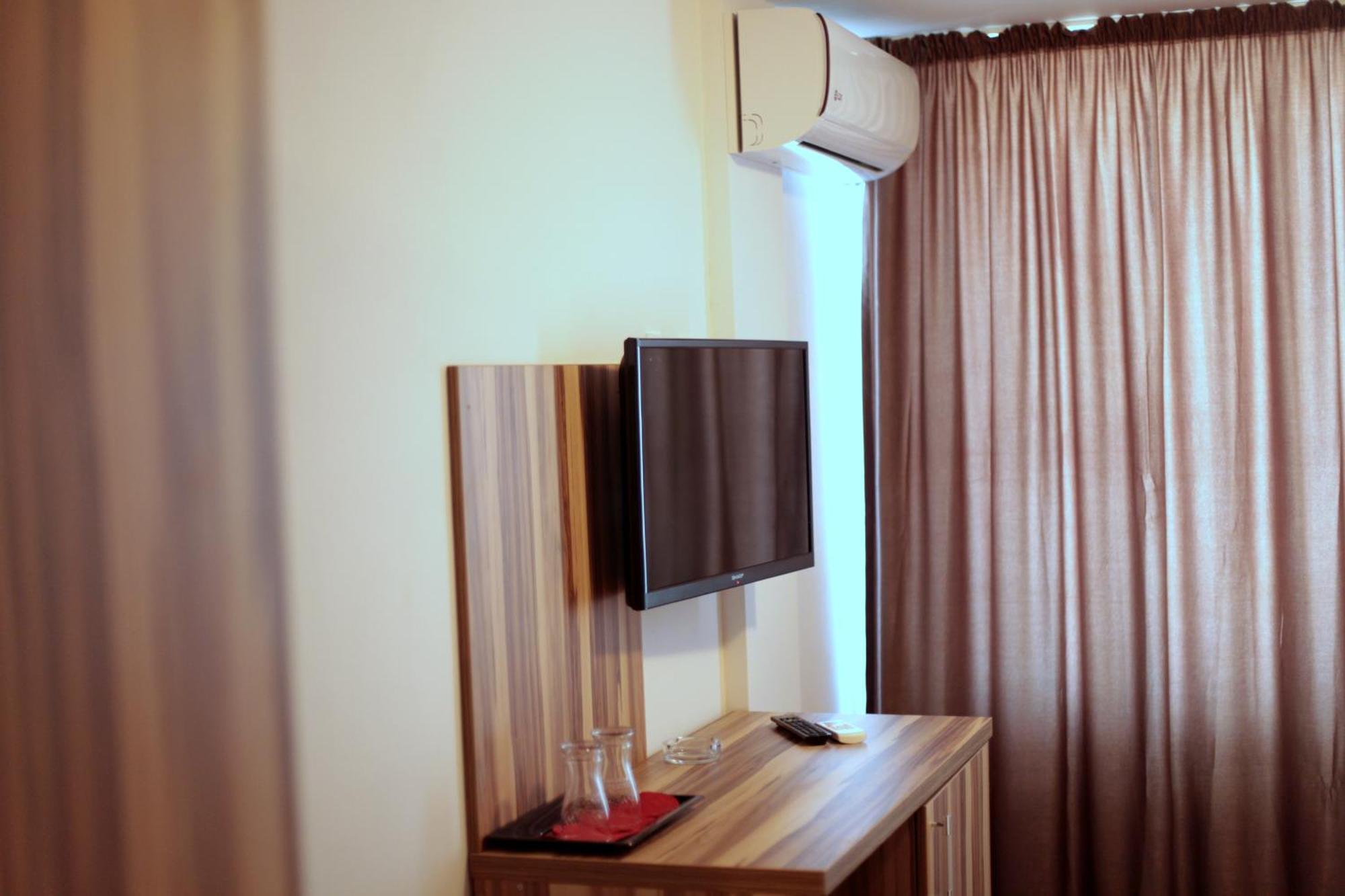 Hypnotique Hotel Năvodari Екстериор снимка